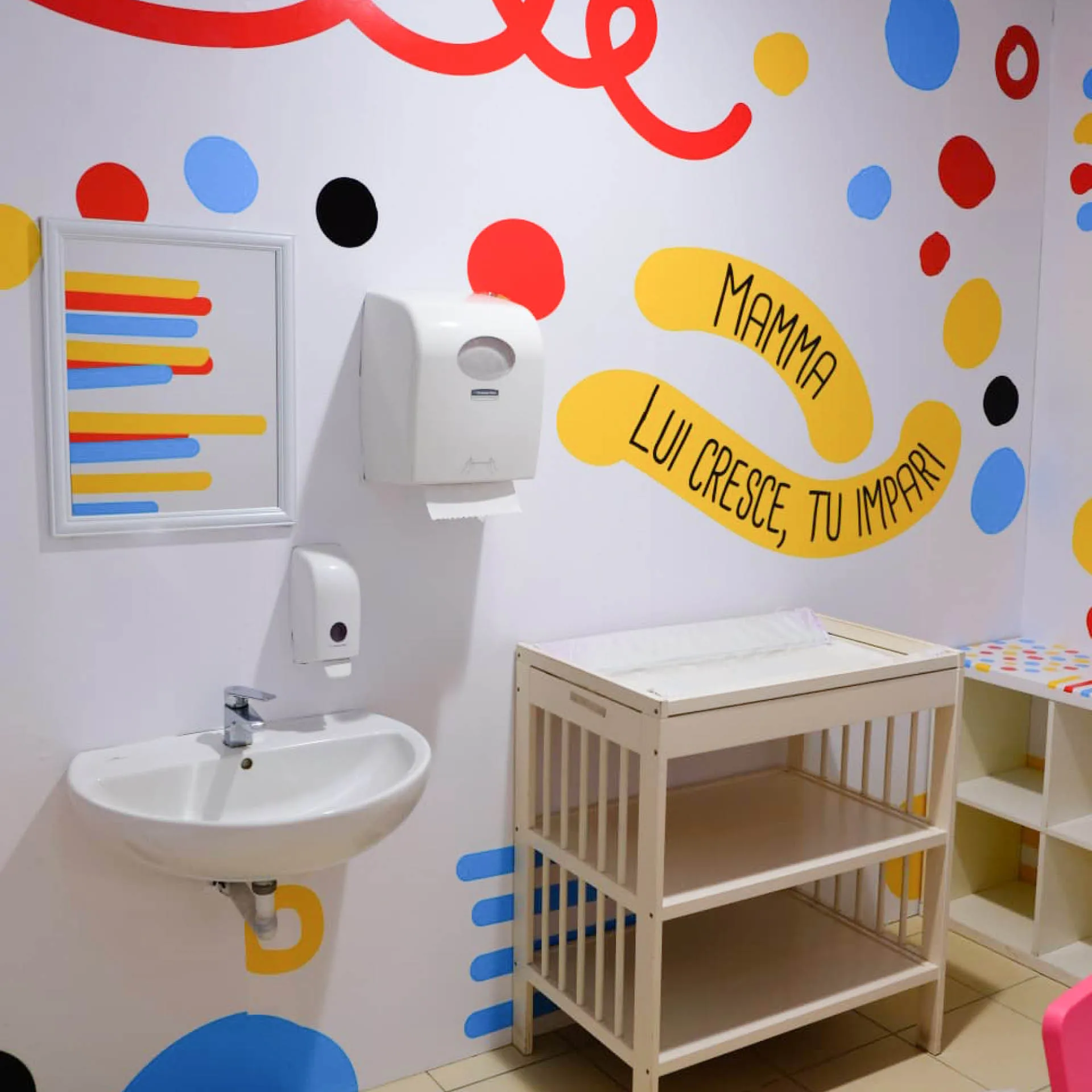 Nursery GrandApulia: fasciatoio e messaggi dedicati alle mamme
