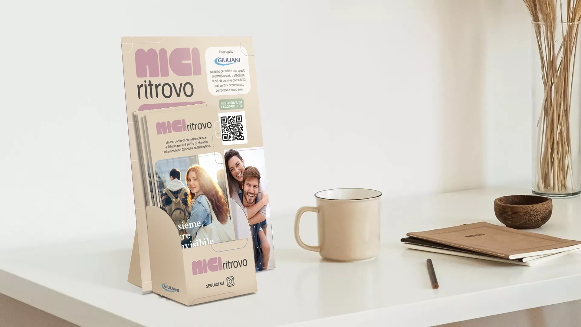 Espositore MICIritrovo con materiali informativi per le sale d’attesa